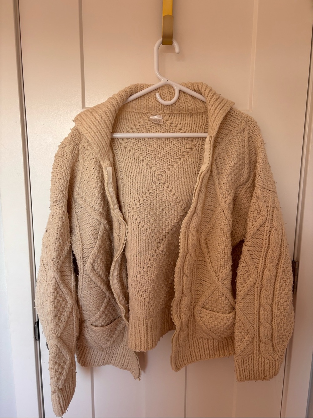 Vintage Wool Chunky Cable Knit Cream sweater